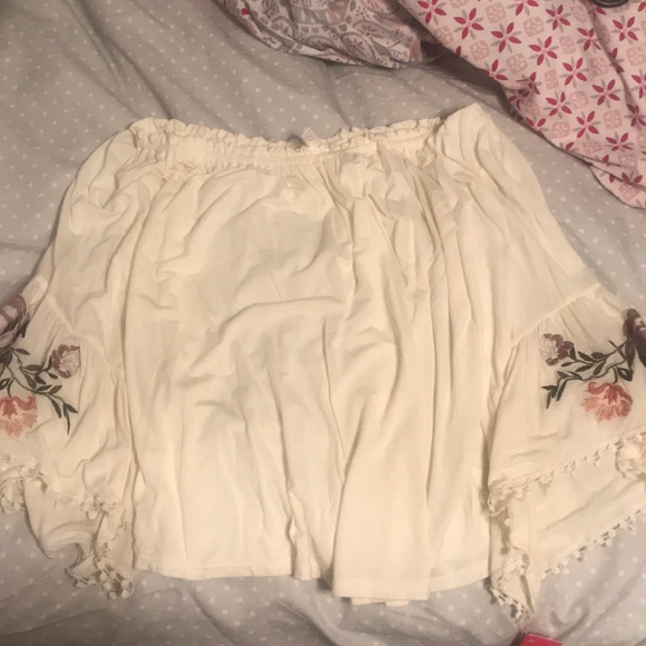 Flowy bell sleeve off the shoulder top - Picture 3 of 3